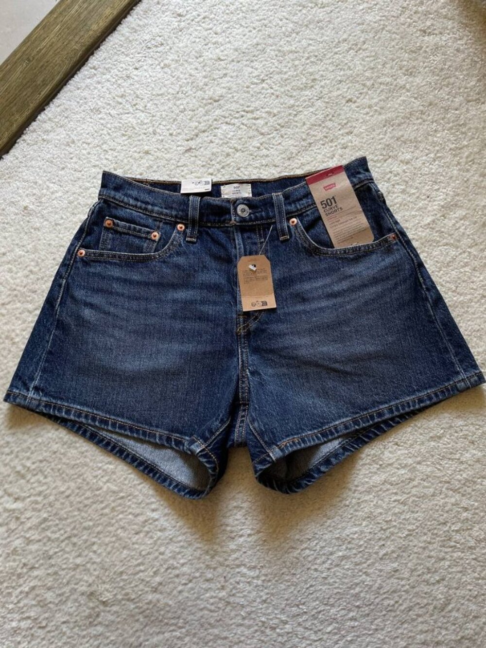 NWT Levi's 501 Mid Rise Curve Women’s Denim Shorts Size 28